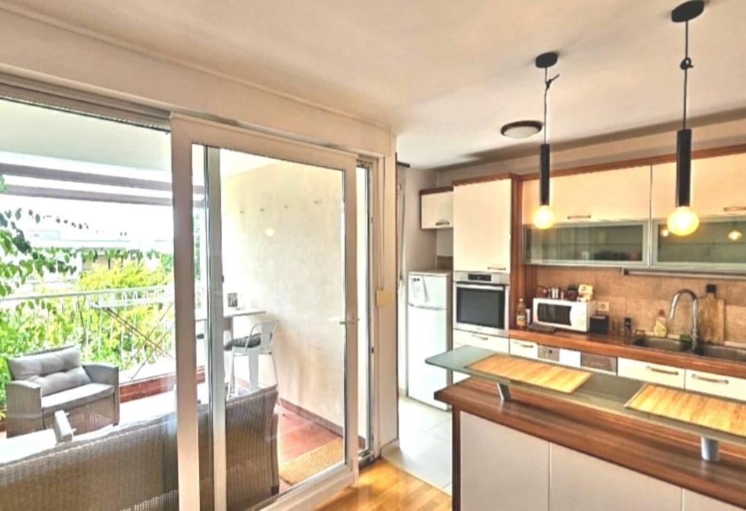 Beautiful Apartment, Close To *