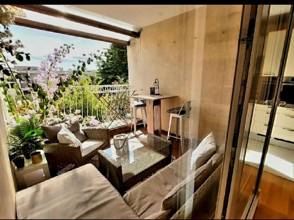 Beautiful Apartment, Close To *
