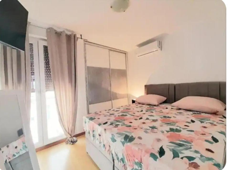 Beautiful Apartment, Close To Apartment