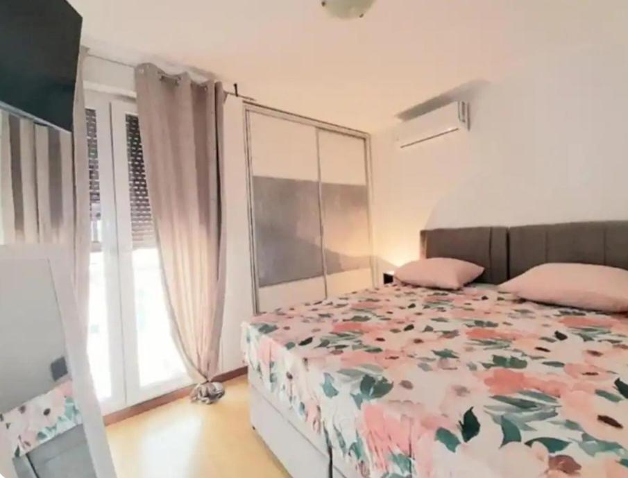 Beautiful Apartment, Close To *