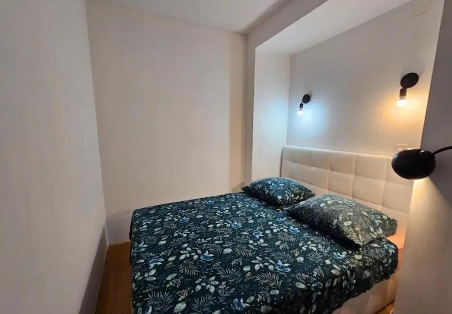 Beautiful Apartment, Close To Apartment *